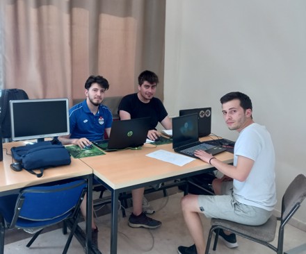 Halk Eğitim Merkezi ve Cihanbeyli Yurt Müdürlükleri ile yapılan Protokoller çerçevesinde; Meslek Yüksekokulumuz Laboratuvarında Öğrencilerimize Kurs ve Sınav faaliyetleri gerçekleştirilmiştir.